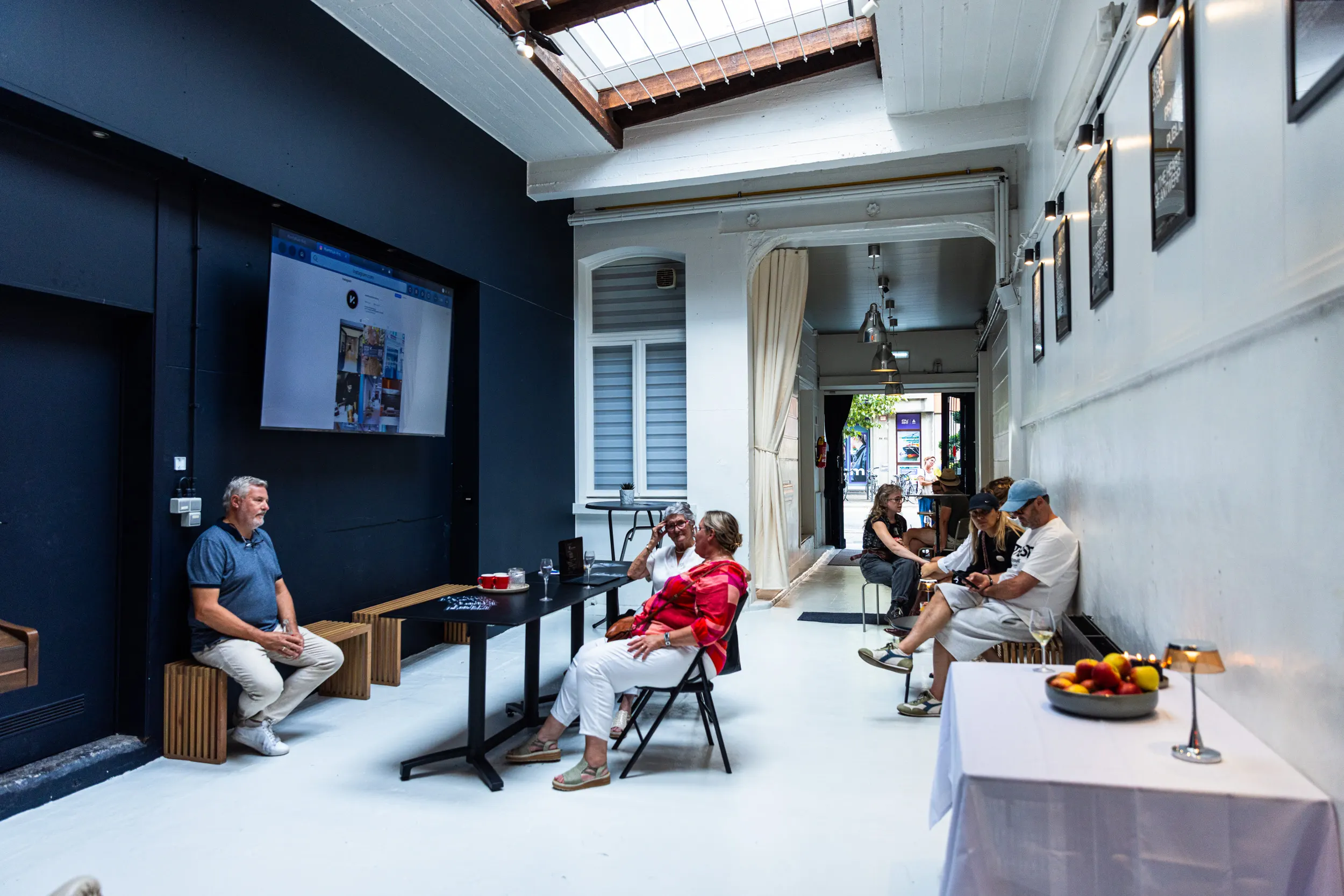 De eventzaal van Koetshuis Kronenburg, breed gefotografeerd